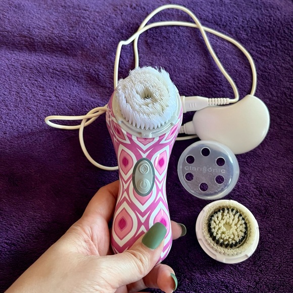Clarisonic Mia 2 facial cleansing device - Picture 3 of 5